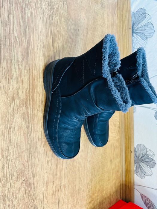 Обувка дамская Черни дамски обувки, използвани. Стилен и удобен модел