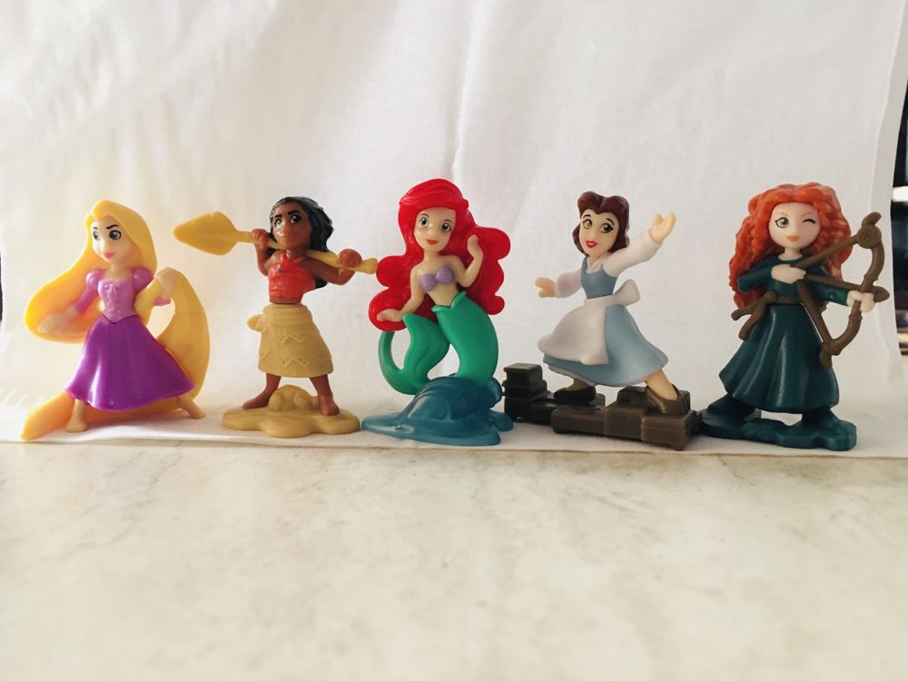 Arad- Caut Kinder figurina Cinderella