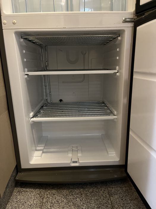 Хладилник с фризер Electrolux