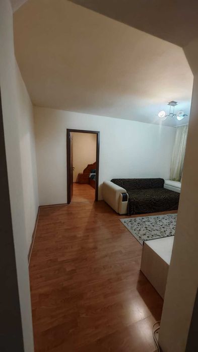 Apartament cu trei camere de inchiriat in zona centrala