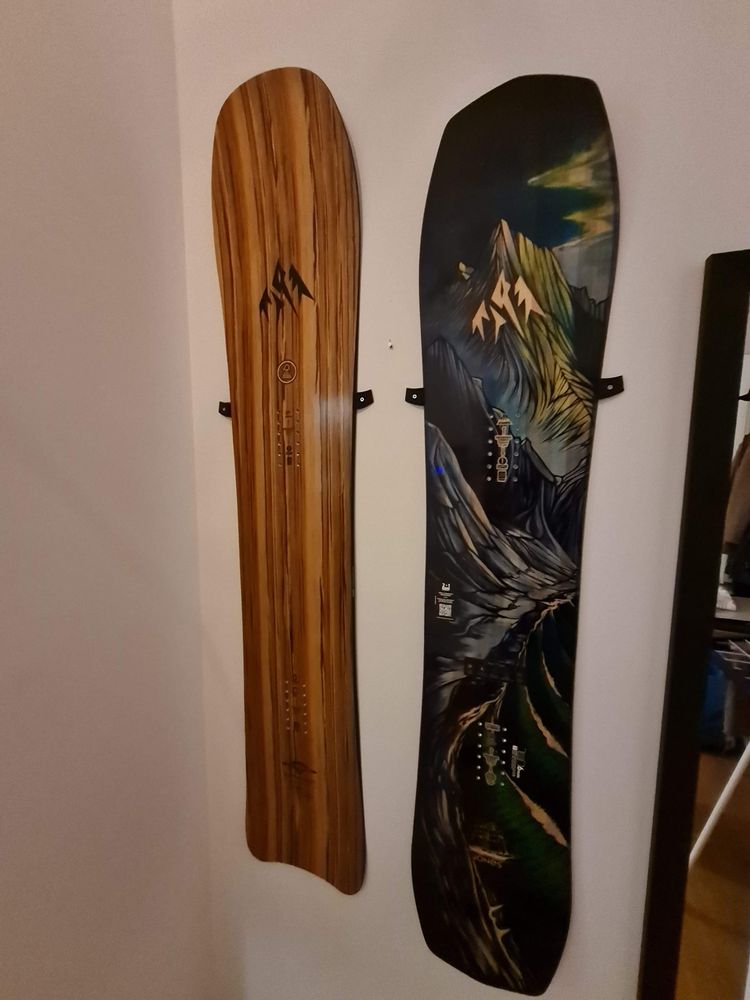 Suport de perete pentru snowboard