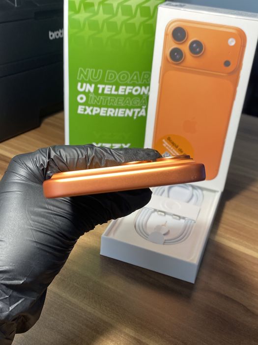 iPhone 17 Pro Max • 256 GB • Cosmic Orange