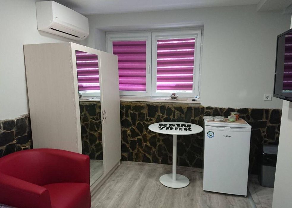 Дава се под наем Едностаен апартамент в Пловдив, Център - 25 кв.м за 178.5 € - Снимка #2