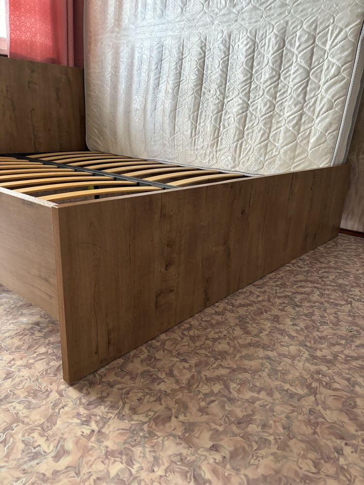 Продам двухспальную кровать