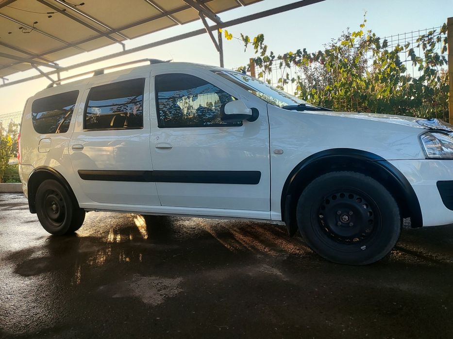 Lada Largus reno.1.8 tezda sotiladi