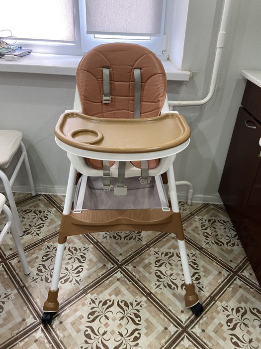 Стол для кормление малышам