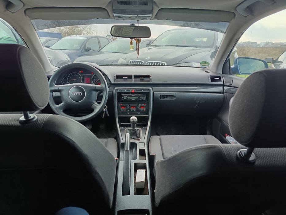 Vând audi A4 motor 1.6 !