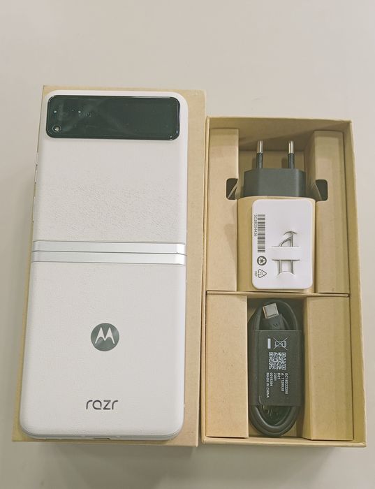 Motorola Razr 40 5G - 8GB RAM / 256GB