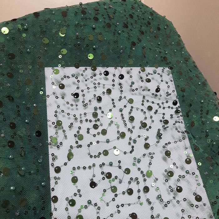 Tulle accesorizat cu paiete si margele, 460 × 160 cm