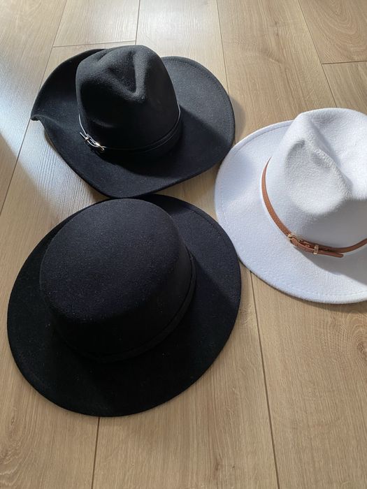 3 шапки за 12лв (2черни и 1 бяла)