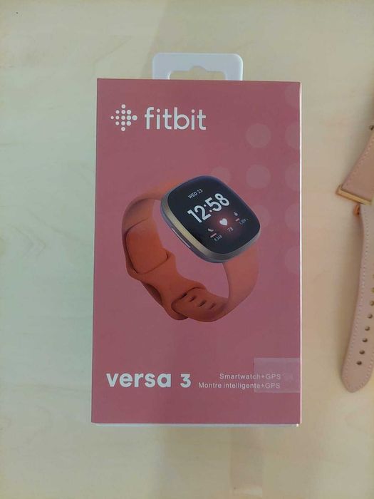 Vand Fitbit Versa 3 cu accesorii