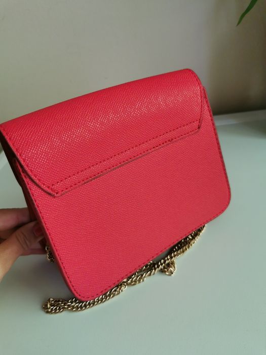 Червена чанта чантичка