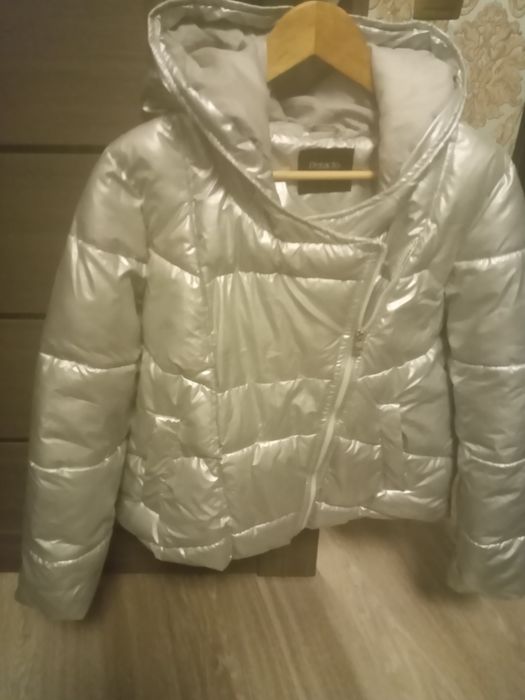Женская одежда куртка серебристая 46р 48р
