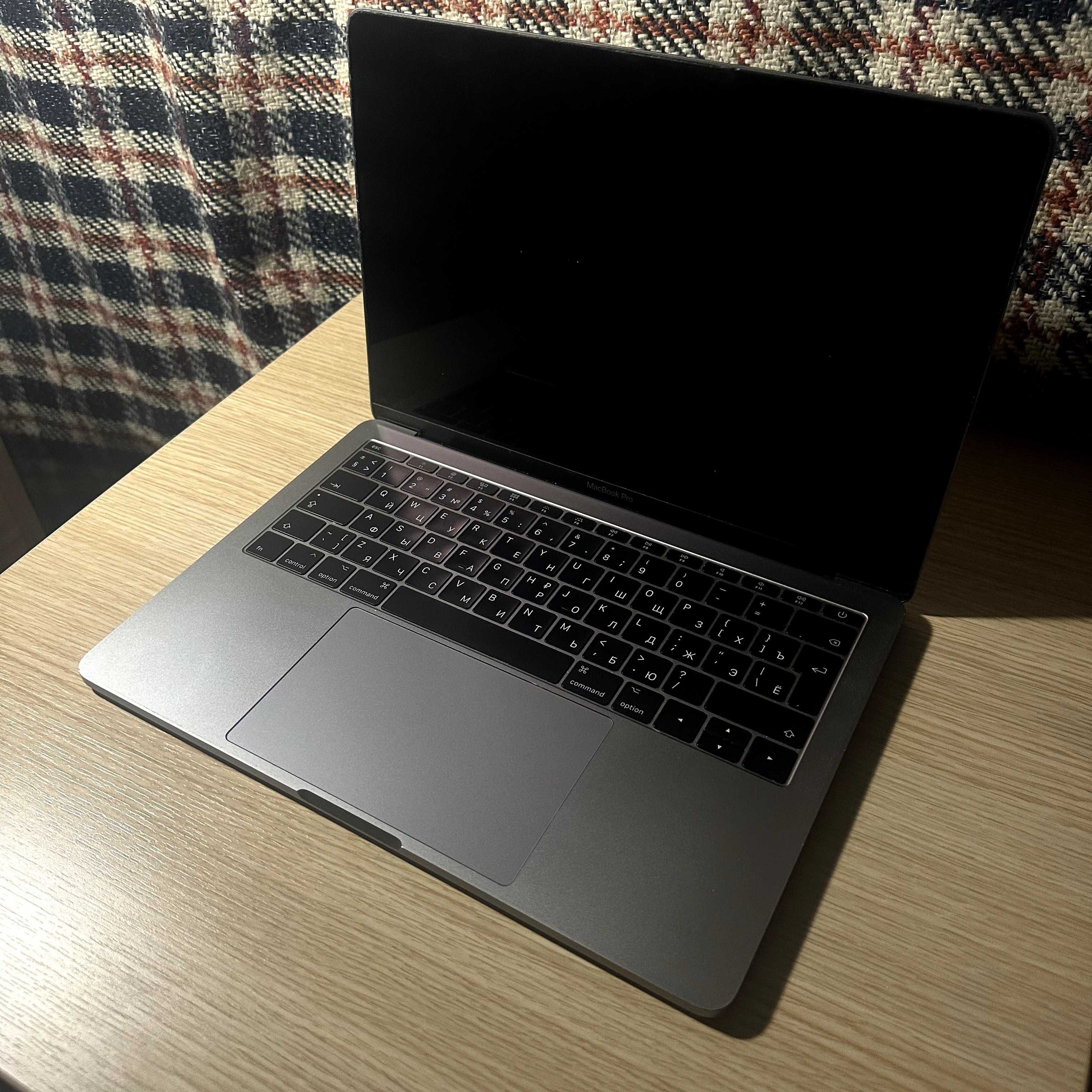 MacBook Pro 13 - 2017 года (MLL42RU/A (Space Grey) A1708)