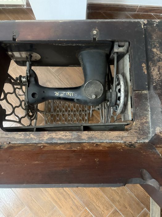 Masina de cusut Singer