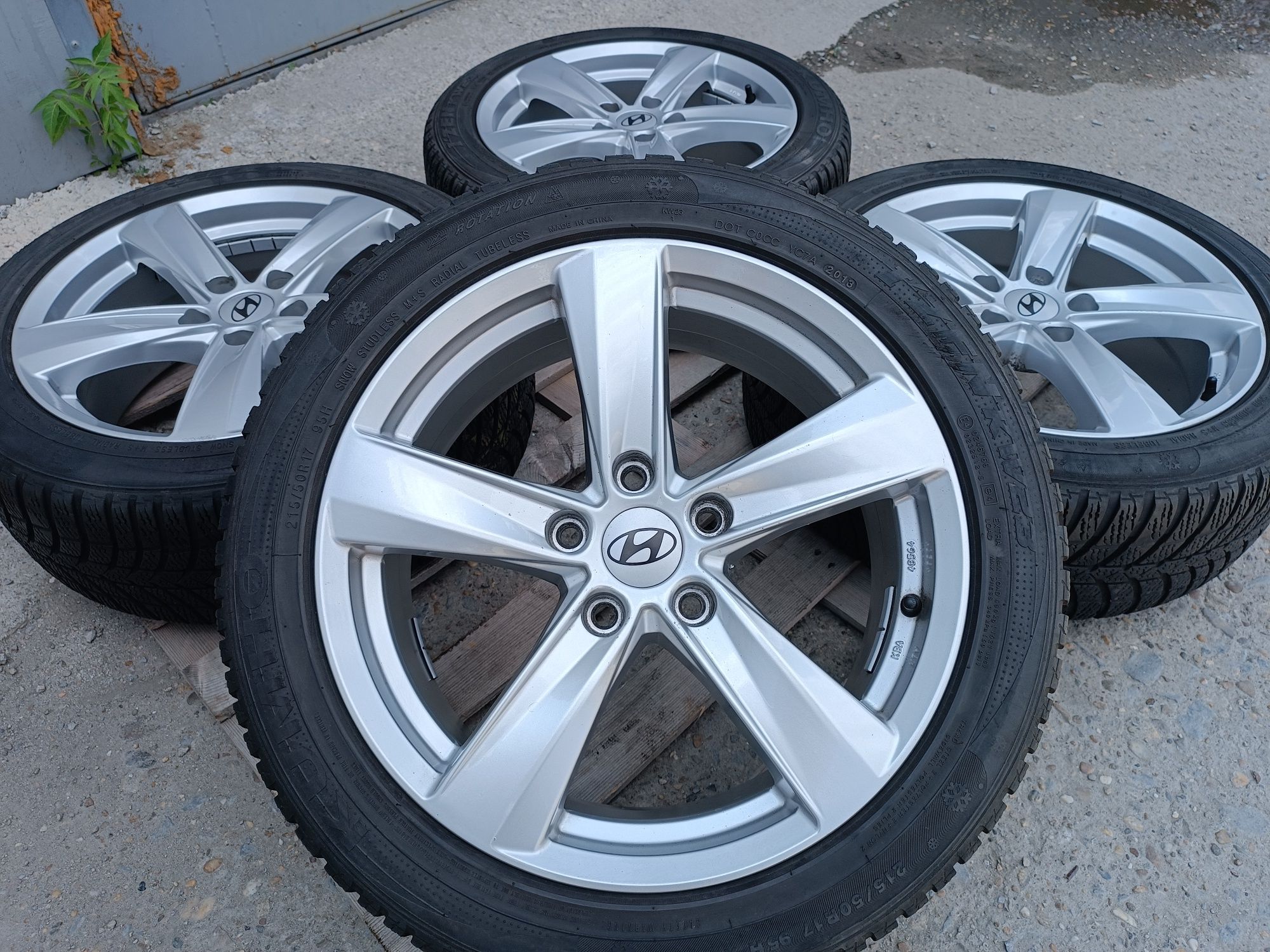 Лети джанти 17ки 5х114.3 Hyundai + зимни гуми 215/50/17 Kumho
