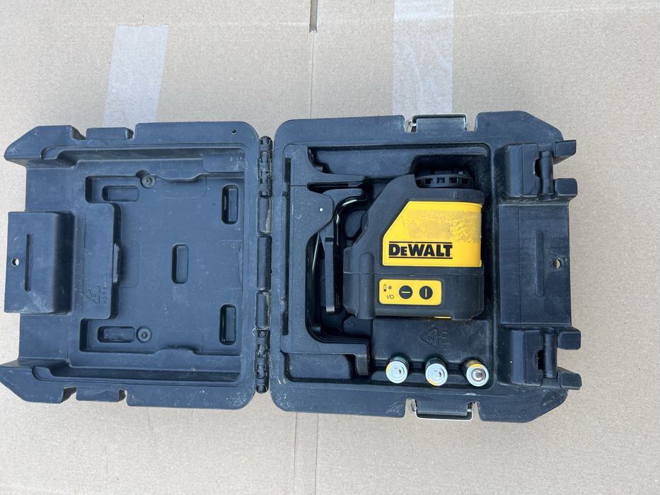 Laser dewalt cu lumina rosie