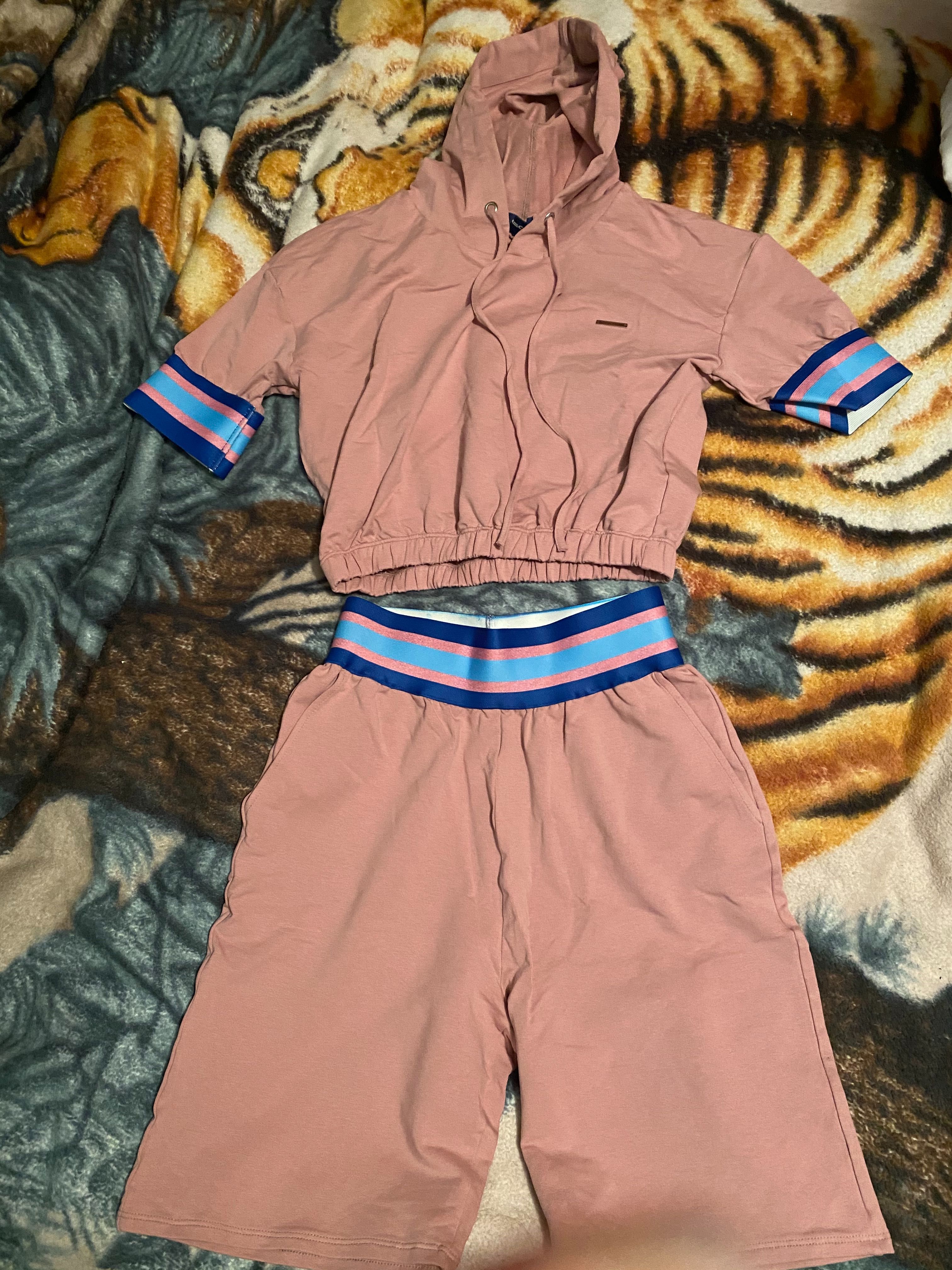 Set compleu Foggi cu pantaloni scurti