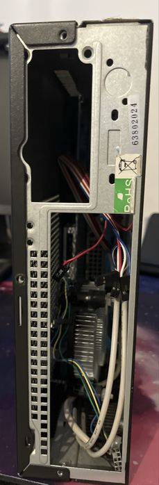 Carcasă Mini-ITX compactă