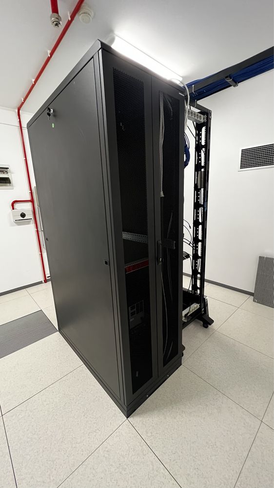 Vand rack pentru servere