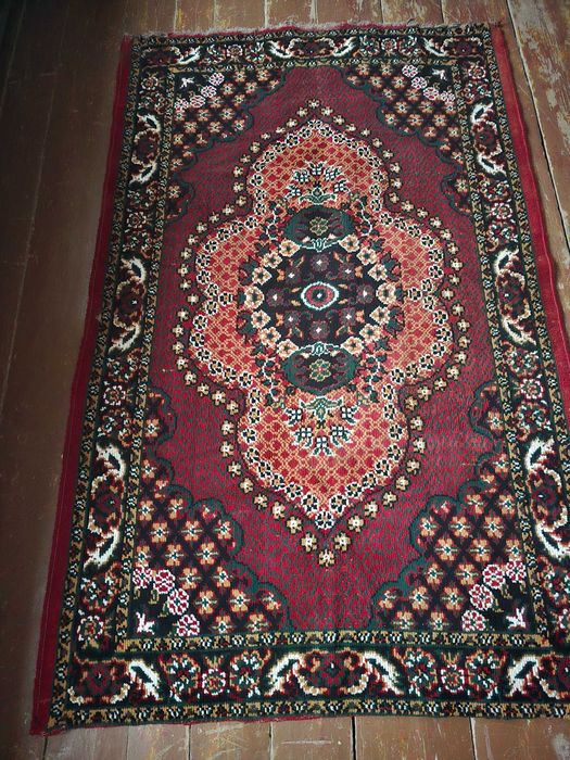 Продам ковёр б/у 
Размер:2.60*1.80
Стоимость 4500т