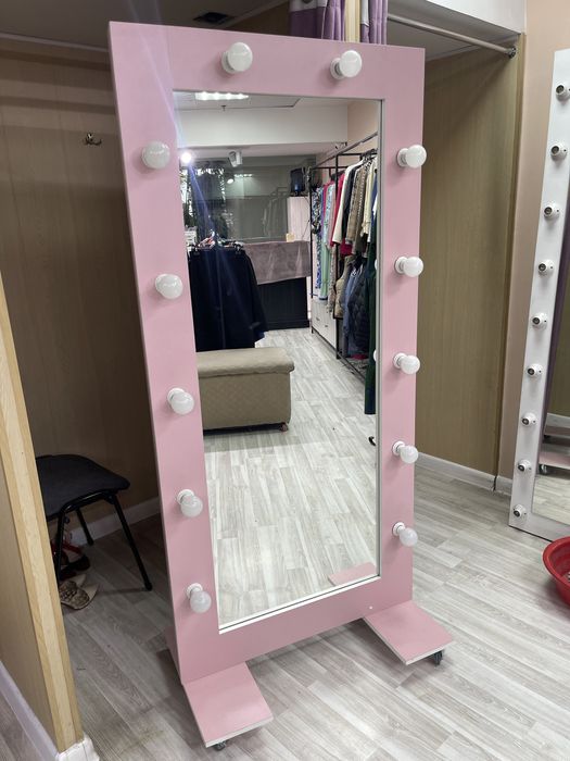 Продаётся зеркало с подсветкой