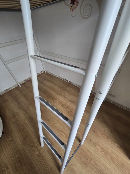 Pat etajat camera copil in stare foarte buna. Saltea spuma. 90x200