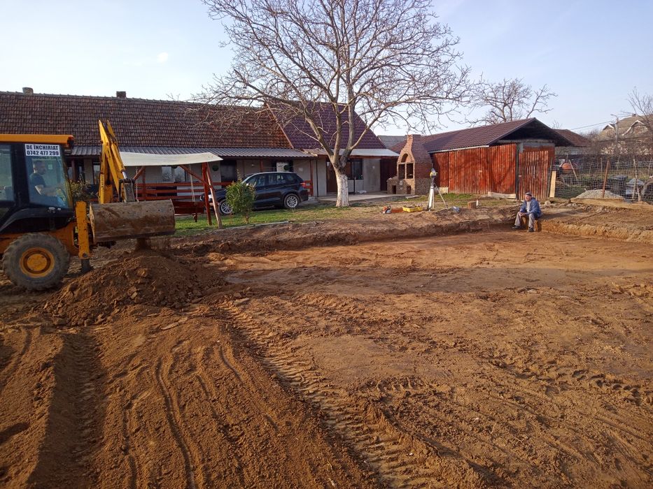 buldoexcavator de închiriat zona Marghita -Oradea