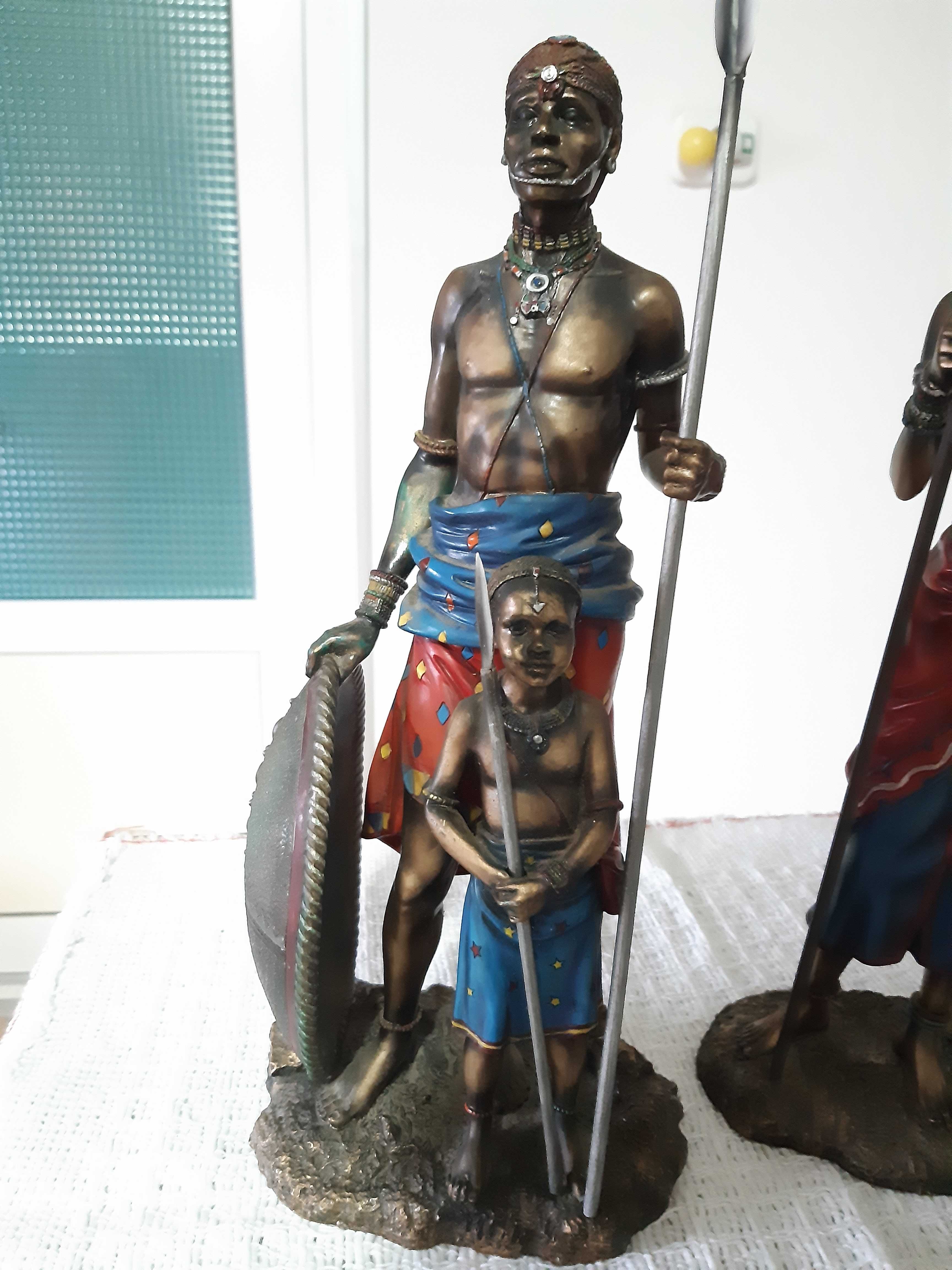 Statuete familie africana, rasina compozit, Leonardo Collection Masai