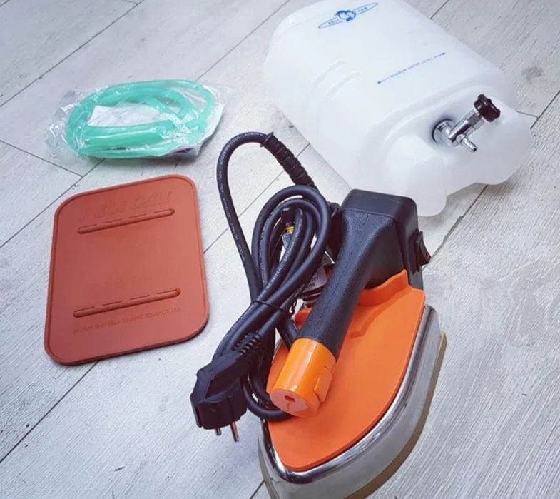 Паравой утюг с подвесным бочком