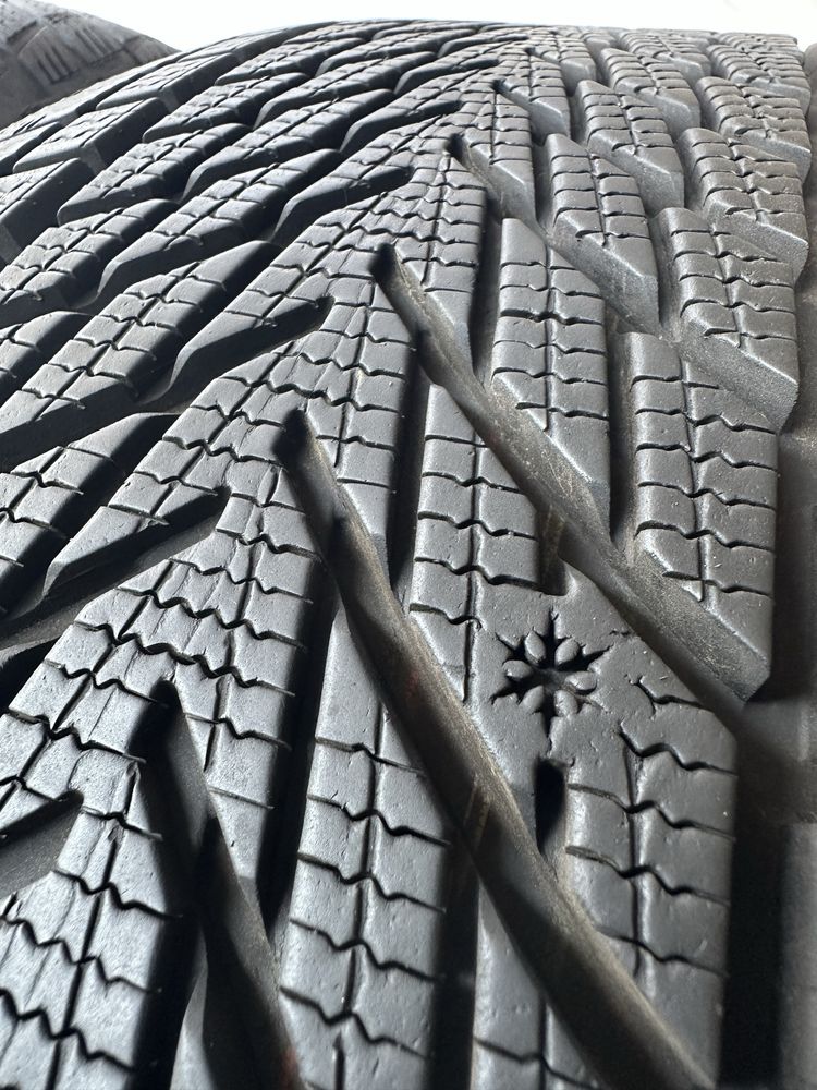 255/45/20 GoodYear dot23