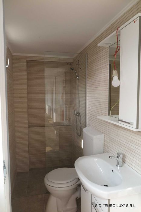 Casa - Vladimirescu, pe soseaua principala