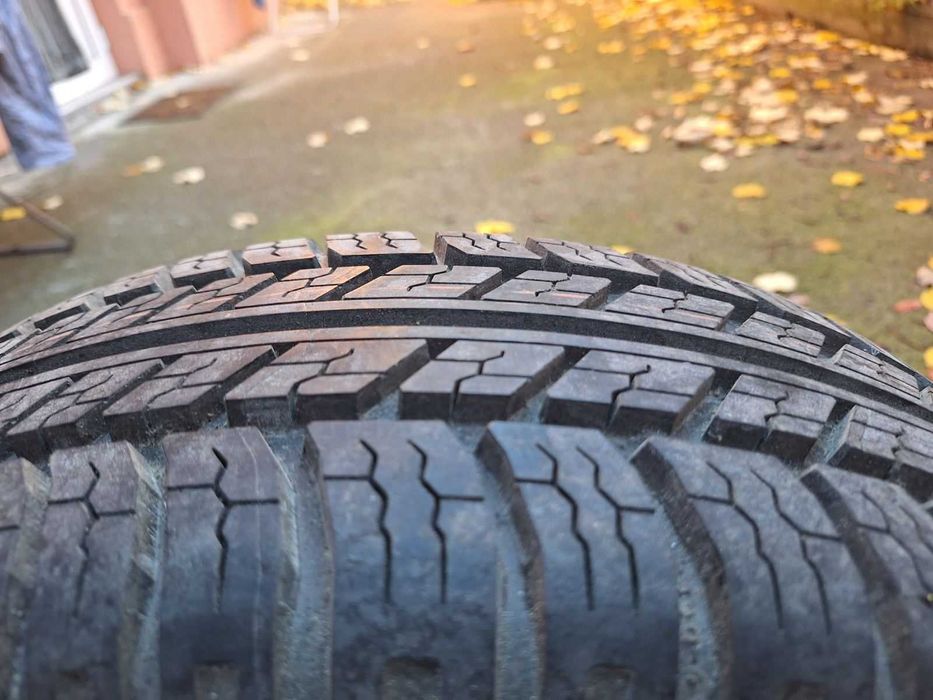 Гума с желязна джанта