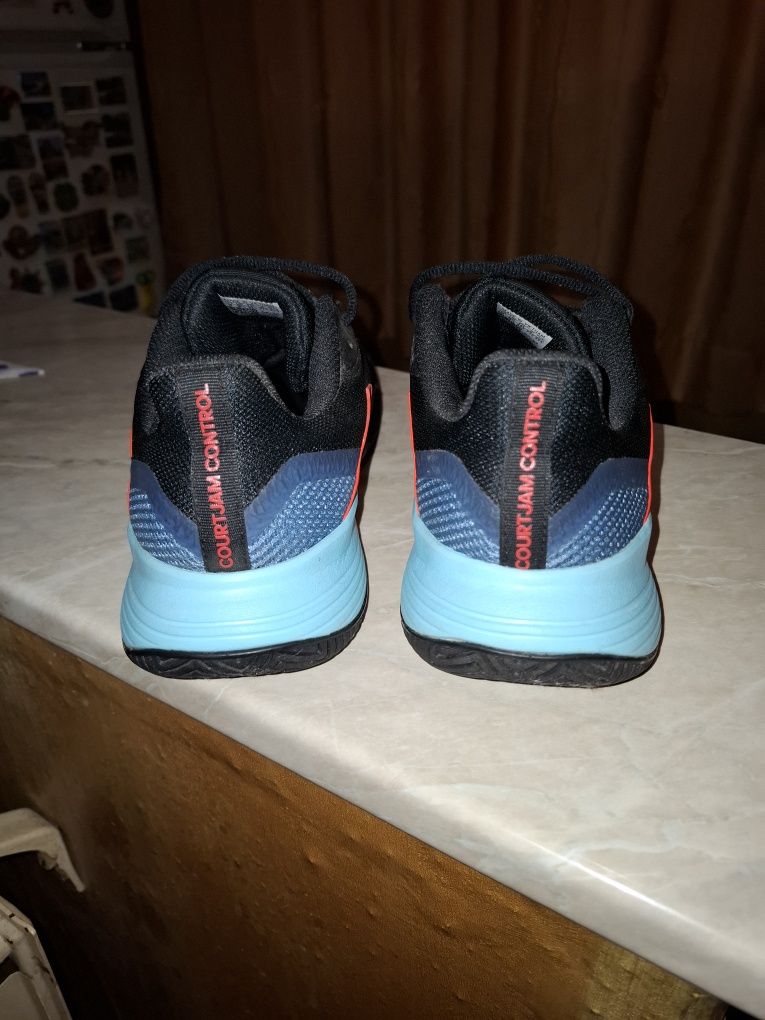 Маратонки Adidas номер 42 2/3