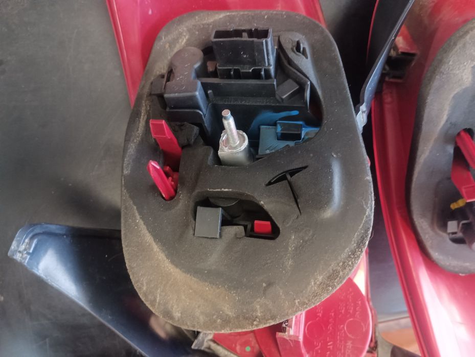 Гуми 205/55/15 със джанти оргинални за Пежо с болтовете и СТОПОВЕ .