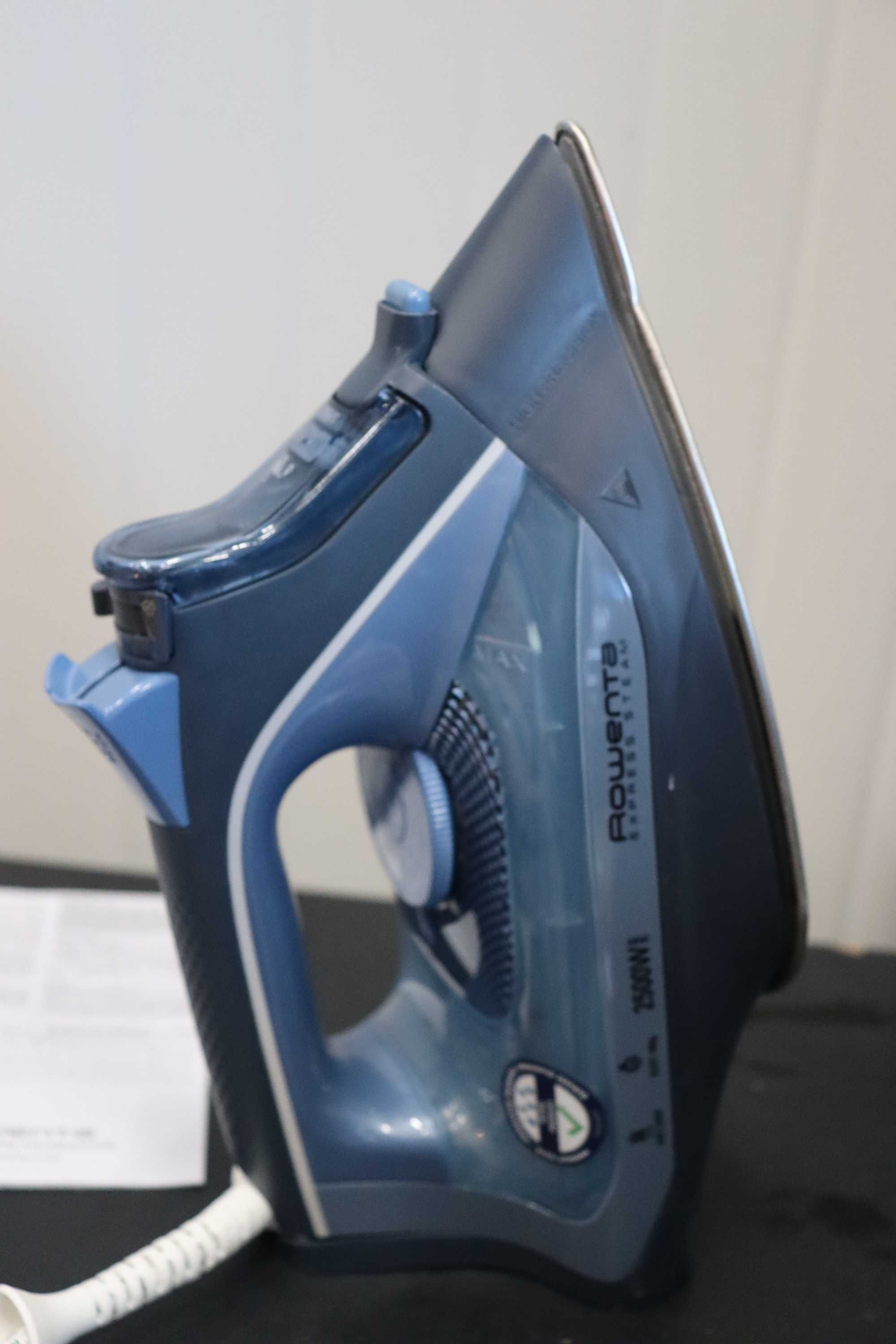 Парна ютия Rowenta Express Steam, 2500W, 160g/min, Синя