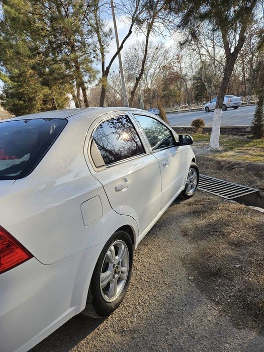 Nexia 3 sotiladi Propan qoʻyilgan Kraska toza