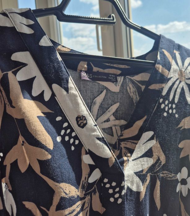 Vand rochie dama, in - vascoza, Marks&Spencer, 44, cu flori albe