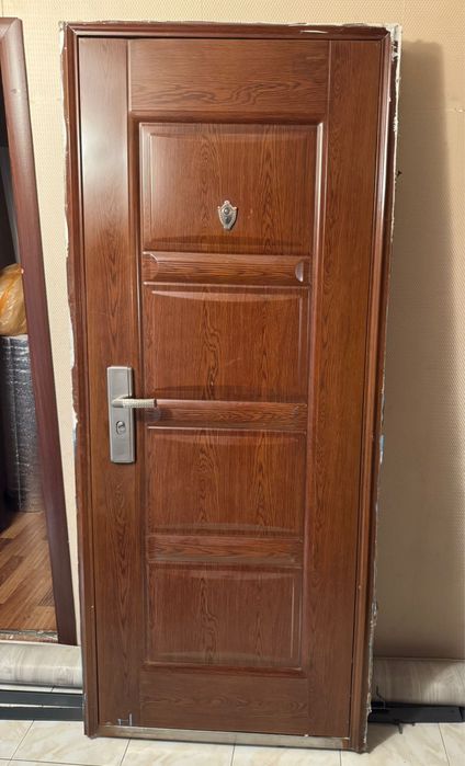 Продается Входной дверь