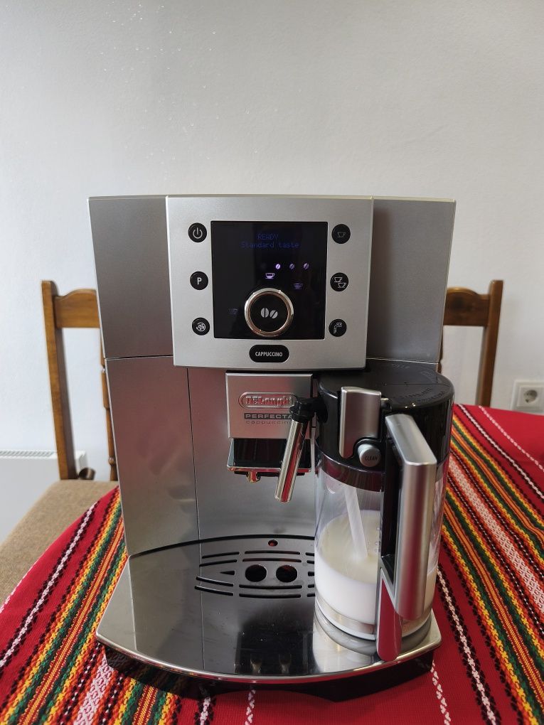 Продавам DeLonghi Magnifica Perfecta