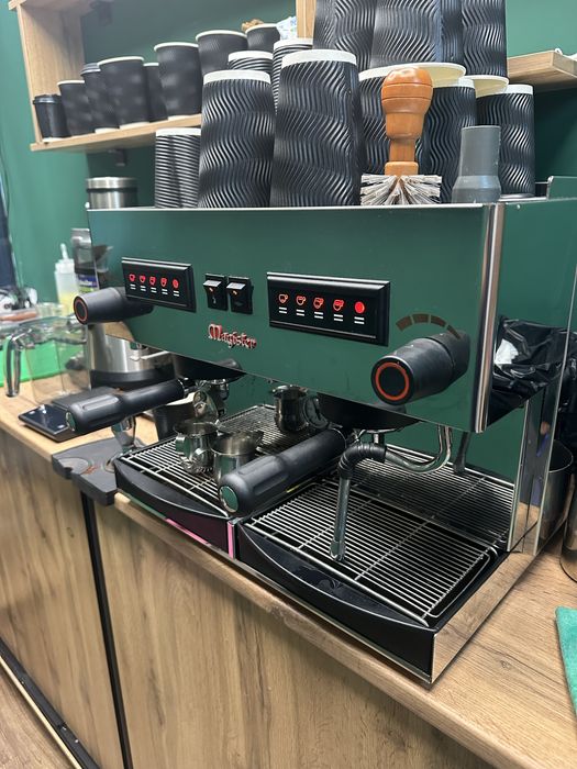 Кофемашина ва кофемолка сотилади холати зор