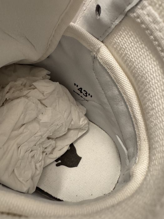 Papuci off white