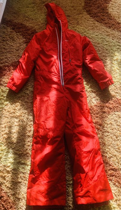 Vand hainute copii intre varsta 4-7 ani