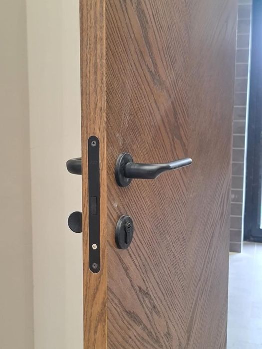 Установка межкомнатных дверей