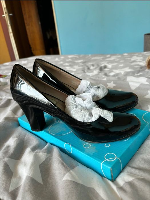 Черни дамски обувки с ток