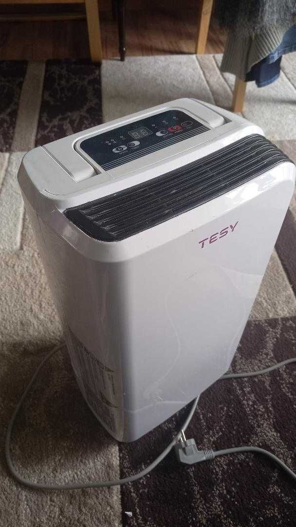 Vand dezumidificator aer TESY DHF10CEL, 10l/24h, 245W,