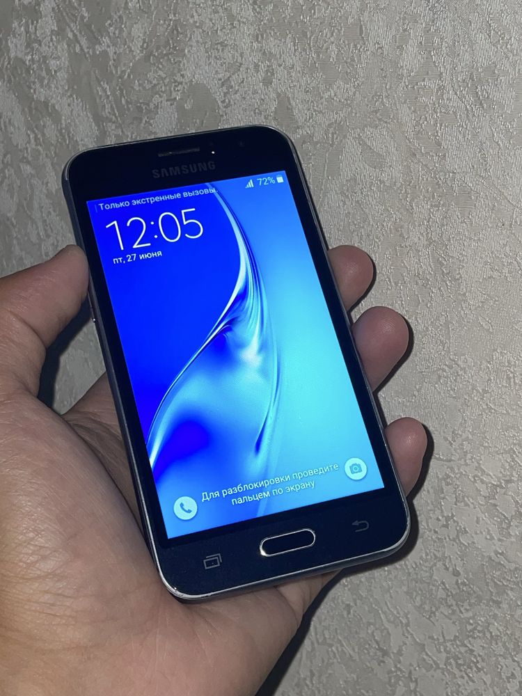 Samsung J1 (2016)