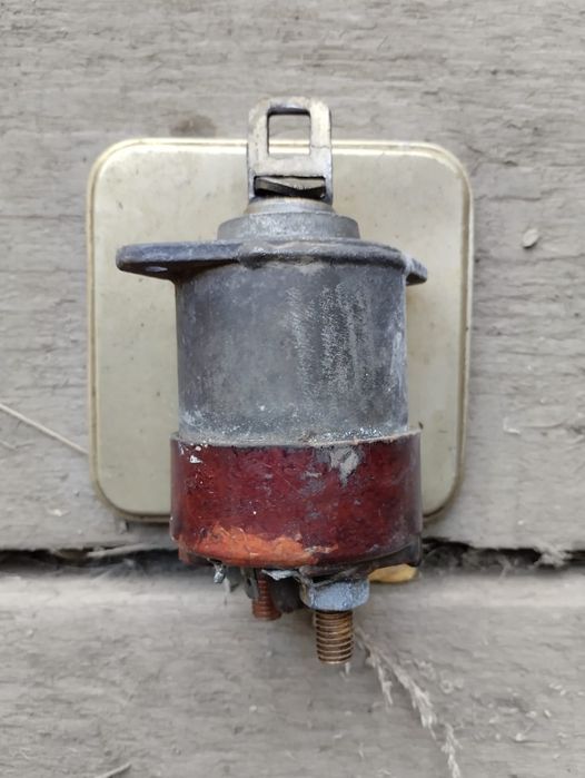 Втагивающее реле стартера Таврии. Лепешки контакты новые.