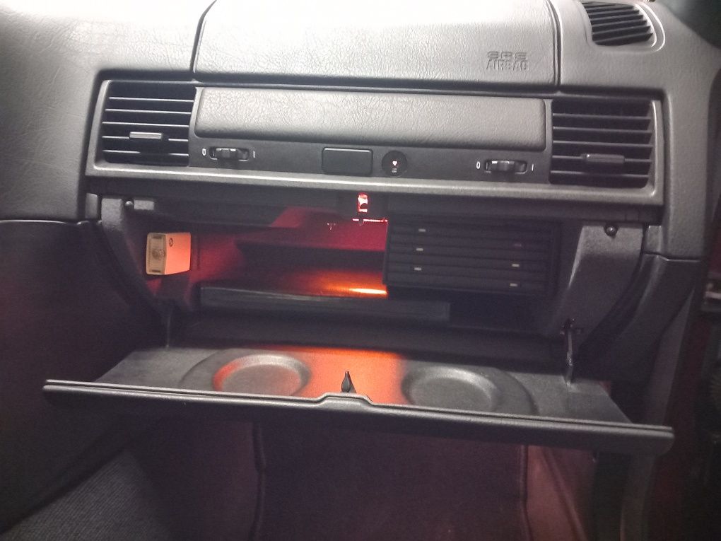 CD Holder за BMW e36 поставка за дискове бмв е36