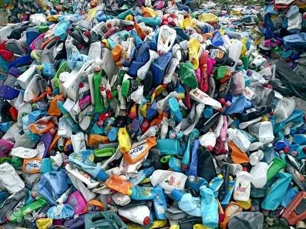 Флаконы пластиковые, моющие средства вторичные